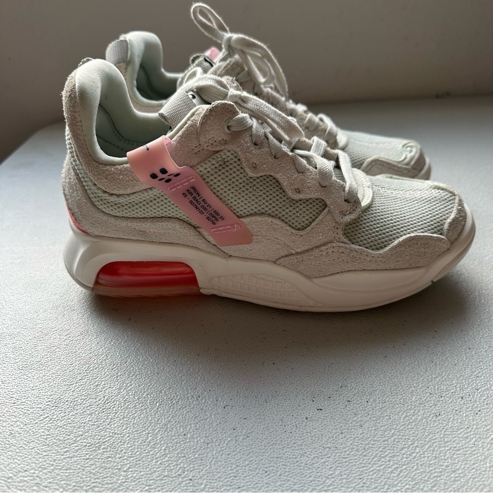 Jordan ma2 bone suede woman’s sneakers - Picture 2 of 14